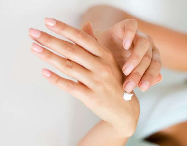 Milky Nude Nails: Η απόλυτη τάση στη φυσική κομψότητα των νυχιών