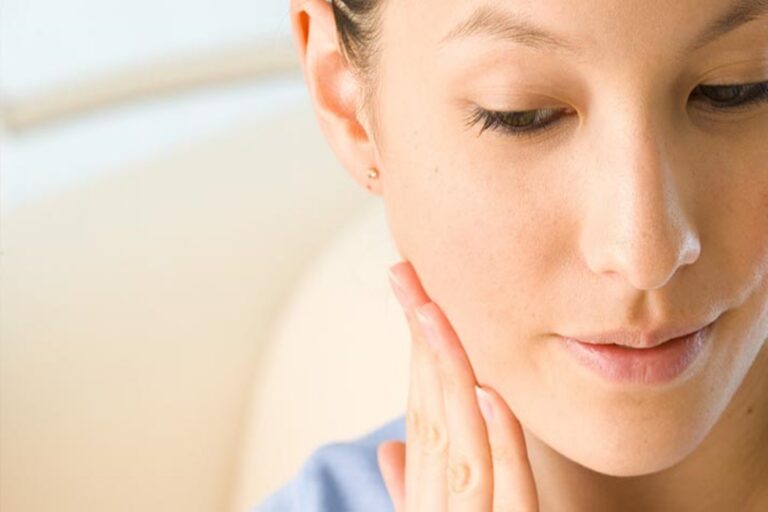 Μούδιασμα στα χέρια: Πότε είναι αθώο και πότε μπορεί να είναι σοβαρό