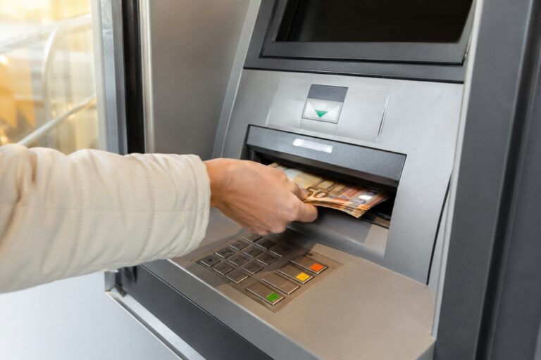 Χάρτης πληρωμών: Ποιοι βλέπουν χρήματα από e-ΕΦΚΑ και ΔΥΠΑ έως τις 30 Απριλίου