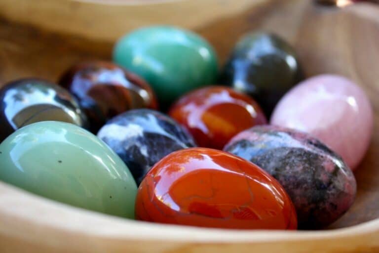 Πασχαλινά αυγά: Πώς να τα βάψεις χωρίς να σπάσουν