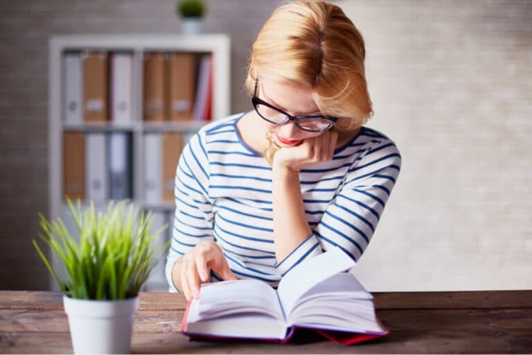 Πώς να διαβάζεις χωρίς να χάνεις την υπομονή σου: Τα λάθη στο διάβασμα που κάνεις καθημερινά