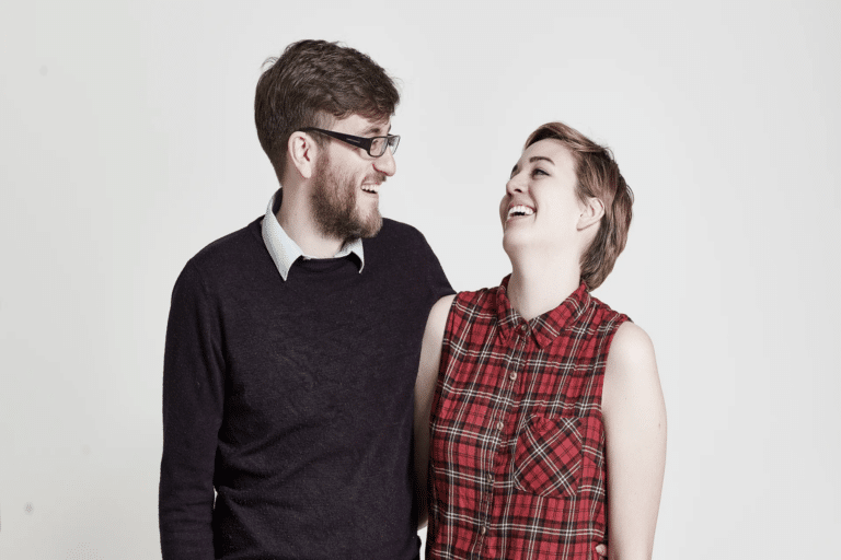 7 σημάδια γλώσσας του σώματος που δείχνουν ερωτική έλξη