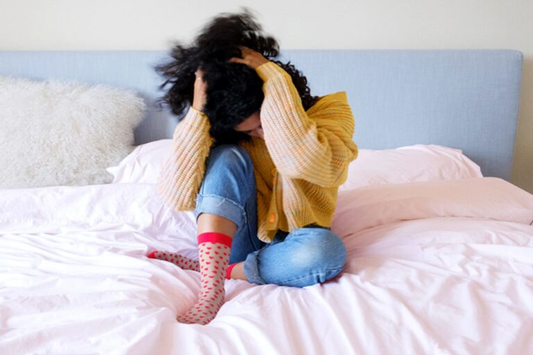 Έχετε φαγούρα τα βράδια; Γιατί συμβαίνει και τι μπορείτε να κάνετε