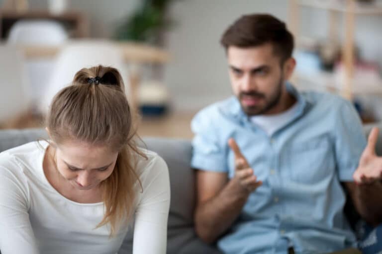 Πώς να ξεφύγετε από μια κακοποιητική σχέση;