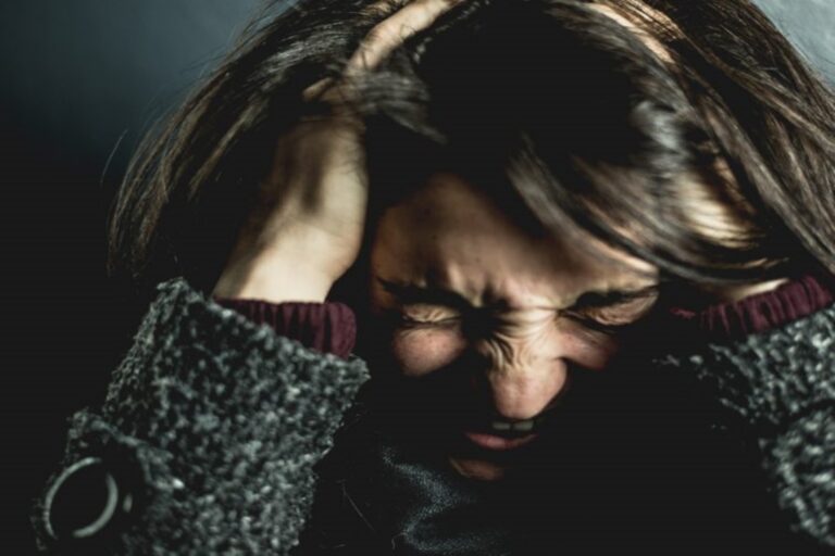 Κρίσεις πανικού: 4 απλές τεχνικές για να ρίχνετε το άγχος με τις αισθήσεις σας