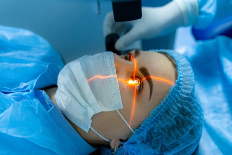LASIK: Ηλικία, επιλεξιμότητα και ανάρρωση για την υγεία ματιών