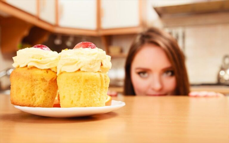 «Τρώγοντας με τα μάτια»: Πώς το ψηφιακό περιεχόμενο τροφίμων μπορεί να μειώσει τις λιγούρες