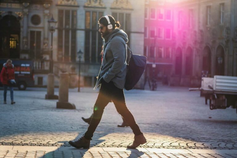 Περπάτημα μετά το φαγητό: Τι συμβαίνει στο σώμα σας αν περπατάτε 15 λεπτά αμέσως μετά το φαγητό