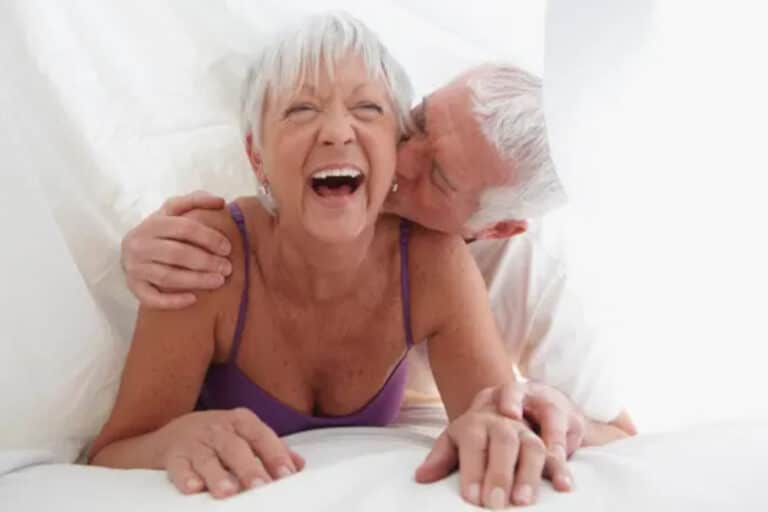 Ανθρώπινη επαφή: Πώς επηρεάζει την ψυχολογική μας κατάσταση;