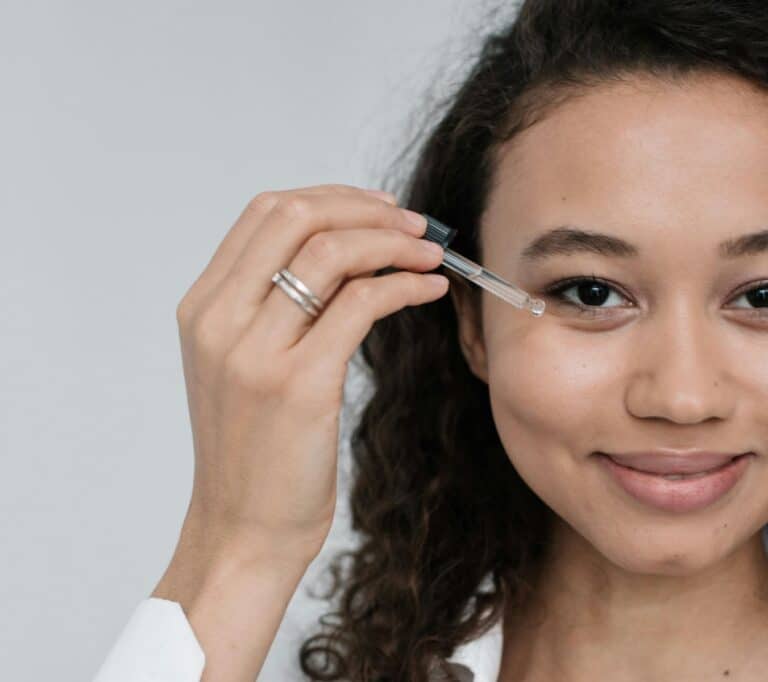 Science-Based Skincare: Η επιστήμη πίσω από την υγιή επιδερμίδα