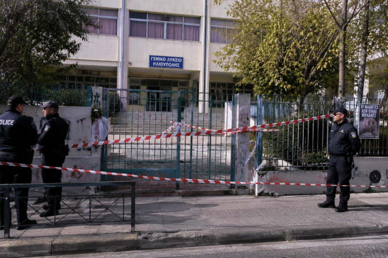 Ηλιούπολη: Σοκ από την υπόθεση των δύο 17χρονων – Κλιμάκιο του Υπουργείου Παιδείας στο σχολείο των μαθητριών