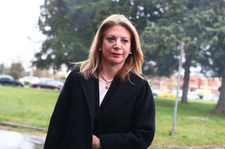 Καρυστιανού από Θεσσαλονίκη: «Μας φοβούνται» – Μήνυμα πριν τις πολιτικές ανακοινώσεις