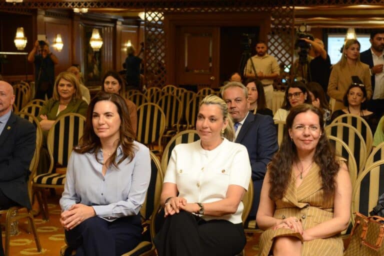 Όλγα Κεφαλογιάννη : Επανειδίκευση και αναβάθμιση δεξιοτήτων για τον τουρισμό