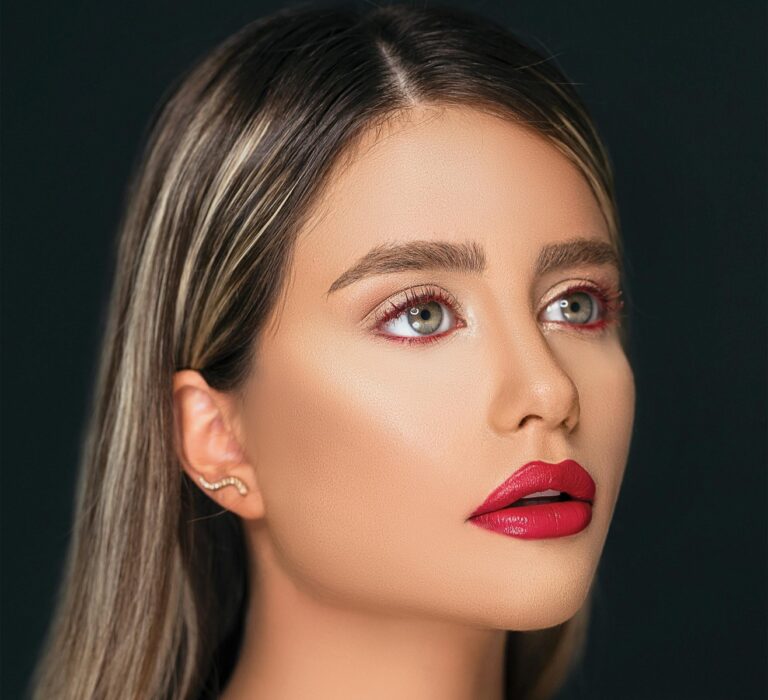 Bold Lip Renaissance: Η επιστροφή των έντονων χειλιών
