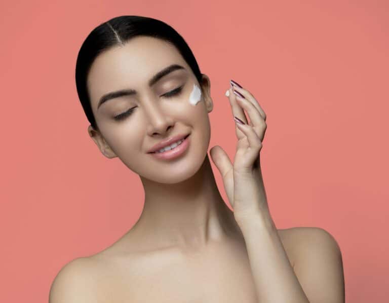 Επιδερμίδα χωρίς foundation: Τα μυστικά για φυσικό glow