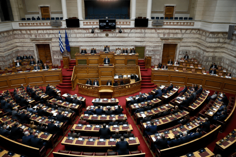 Συνταγματική αναθεώρηση: Επιτροπή 42 βουλευτών αναλαμβάνει τις αλλαγές – Το χρονοδιάγραμμα και τα κρίσιμα άρθρα