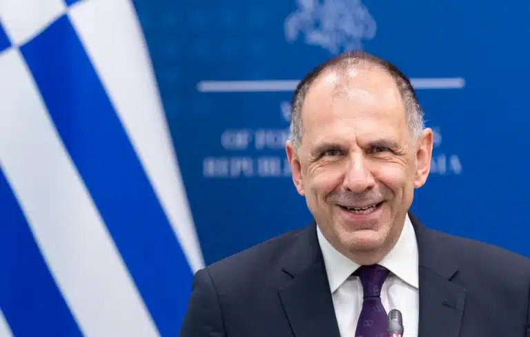 Αθήνα: Διπλωματικές πρωτοβουλίες σε δύο μέτωπα με επίκεντρο τη Μεσόγειο και τα Βαλκάνια