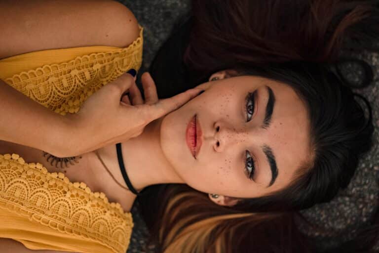 Faux Freckles: Μια δημιουργική προσθήκη που αξίζει να δοκιμάσετε.