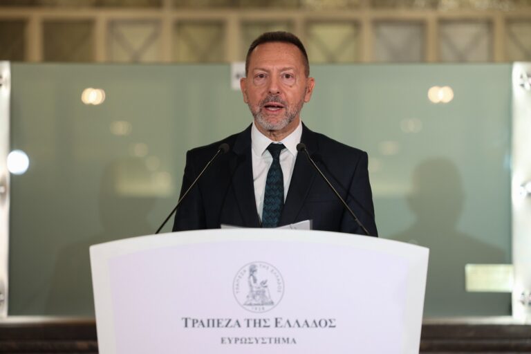 Στουρνάρας σε Αποστολάκη: Δεν μπορεί η ΤτΕ να καθορίζει τα ασφάλιστρα υγείας